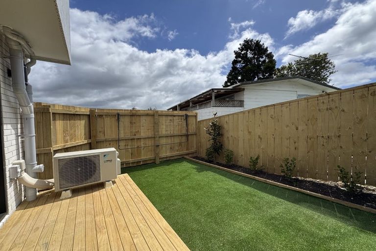 Photo of property in 1/36 Fairdale Place, Birkdale, Auckland, 0626