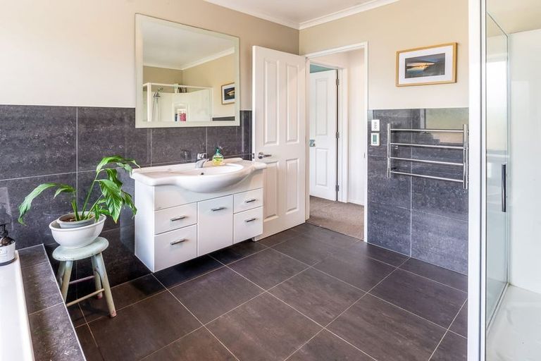 Photo of property in 48 Travers Road, Te Kauwhata, 3782