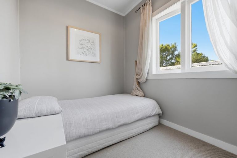 Photo of property in 18 Alberta Street, Point Chevalier, Auckland, 1022