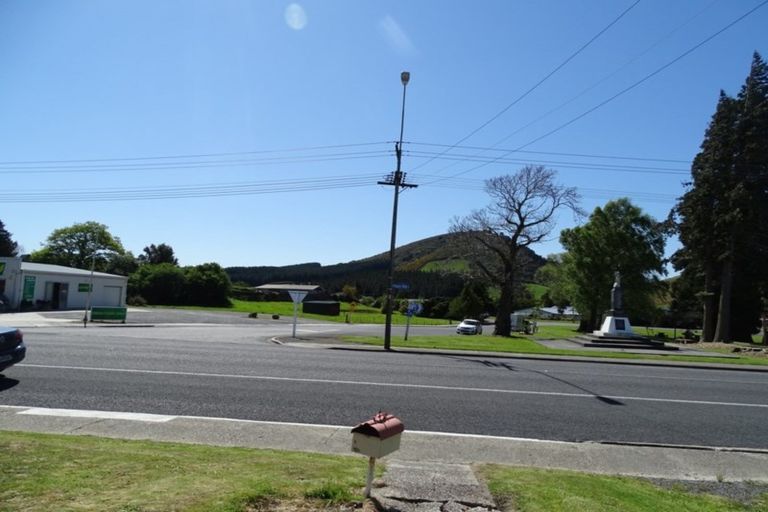 Photo of property in 53 Main Road, Clinton, 9534