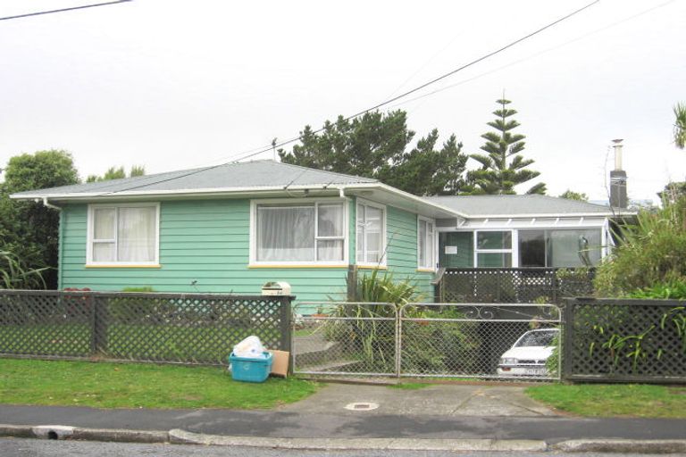 Photo of property in 34 Oswald Crescent, Paparangi, Wellington, 6037