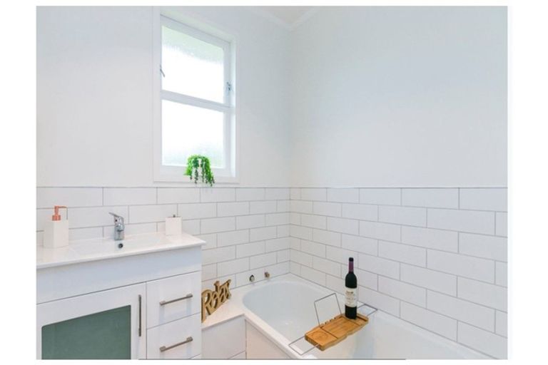 Photo of property in 25 Oriel Avenue, Tawa, Wellington, 5028