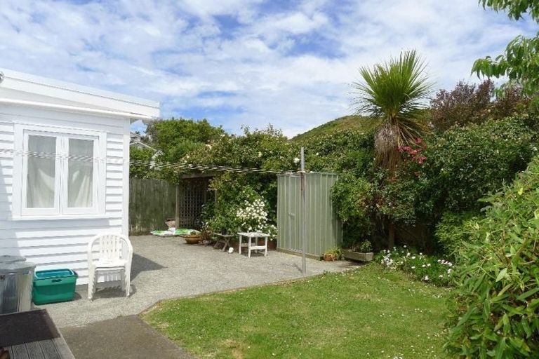 Photo of property in 24 Waikato Street, Island Bay, Wellington, 6023
