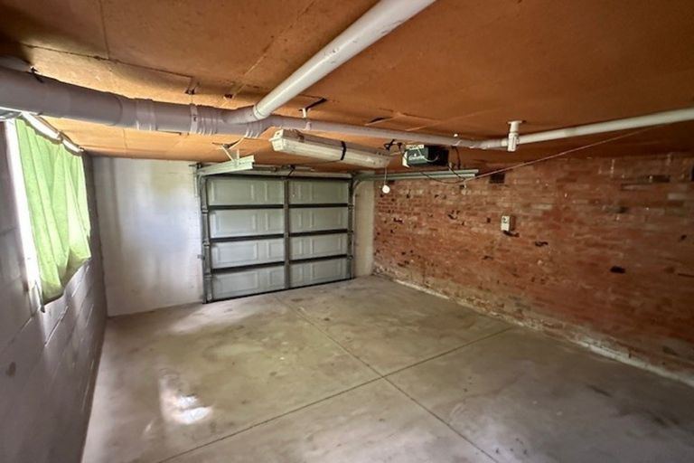 Photo of property in 40 Kingdale Road, Henderson, Auckland, 0610