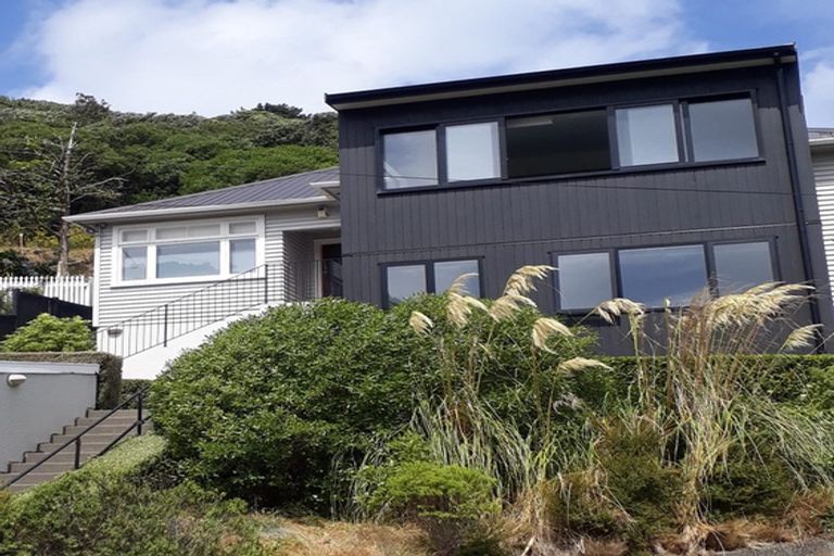 Photo of property in 73 Hungerford Road, Houghton Bay, Wellington, 6023