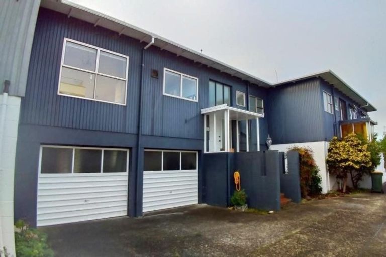 Photo of property in 2/3 Rahopara Street, Castor Bay, Auckland, 0620