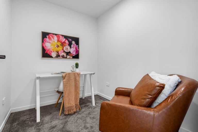 Photo of property in 8b South Lynn Road, Titirangi, Auckland, 0604