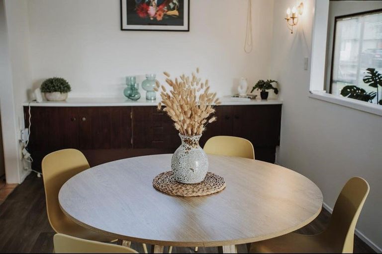 Photo of property in 2 Puketiro Place, Paihia, 0200