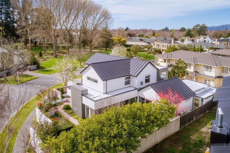 Photo of property in 31 Chateau Drive, Burnside, Christchurch, 8053