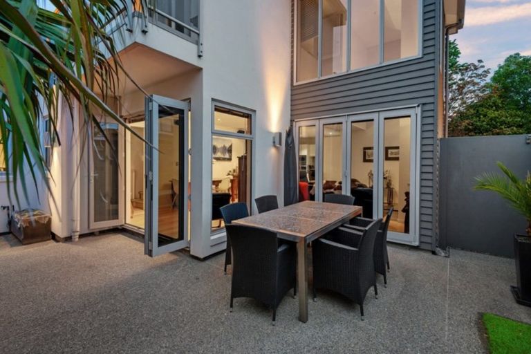 Photo of property in 1/64 Holly Road, St Albans, Christchurch, 8014