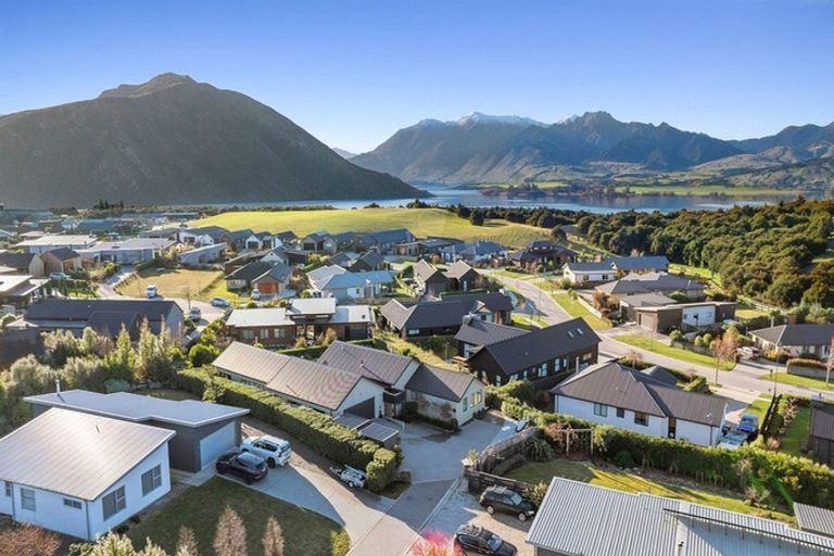 Photo of property in 47 Minaret Ridge, Wanaka, 9305