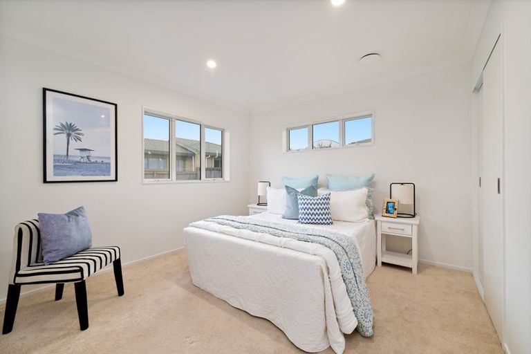 Photo of property in 16 Midhurst Avenue, Henderson, Auckland, 0612