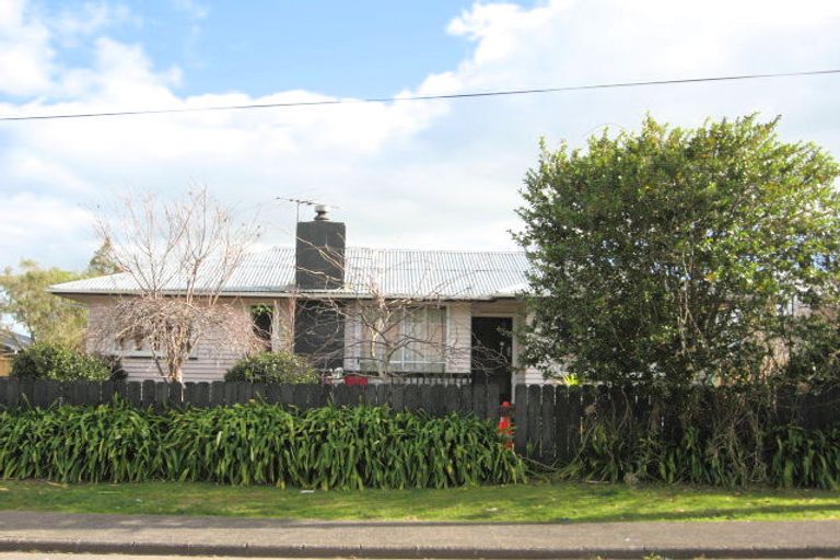 Photo of property in 27a Sutton Crescent, Papakura, 2110