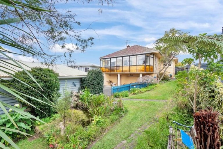 Photo of property in 213 Sturges Road, Henderson, Auckland, 0612