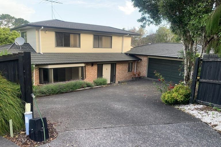 Photo of property in 5 Trotting Terrace, Fairview Heights, Auckland, 0632