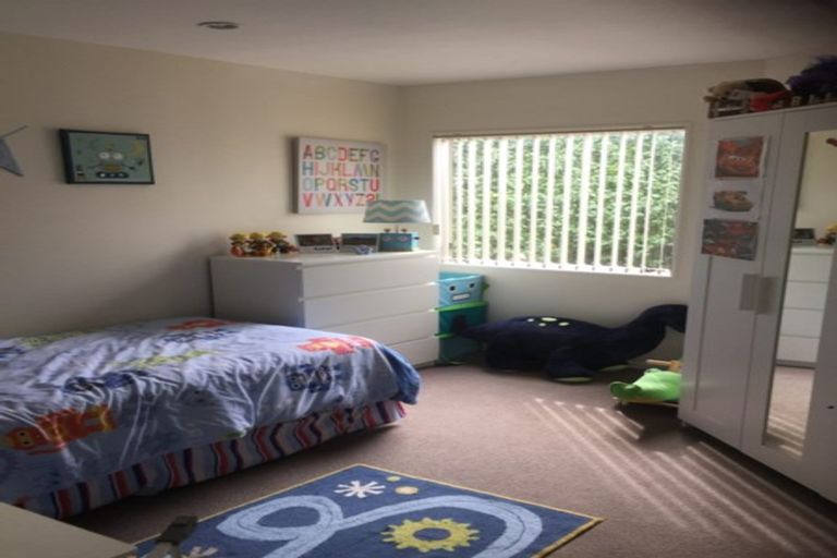 Photo of property in 19 Suncrest Drive, West Harbour, Auckland, 0618