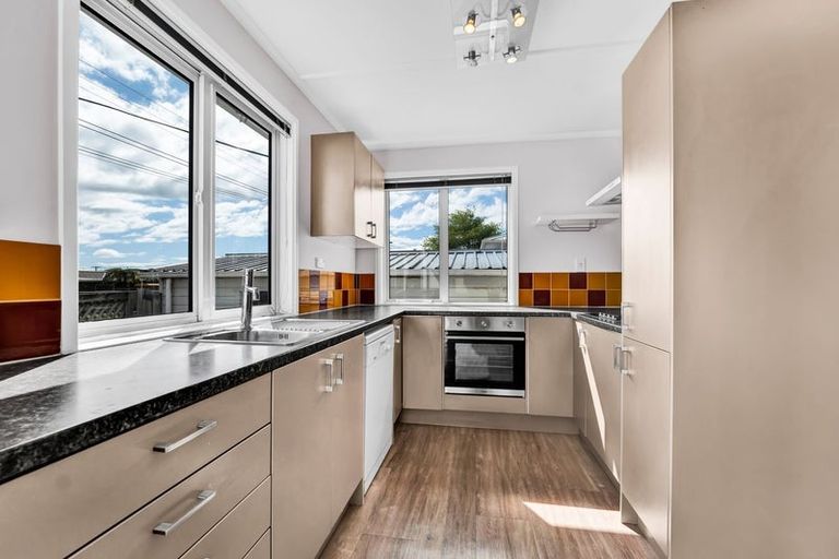 Photo of property in 1/324 Carrington Street, Vogeltown, New Plymouth, 4310