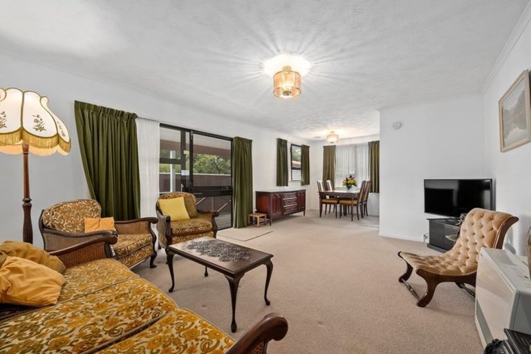 Photo of property in 15a Montgomery Crescent, Clouston Park, Upper Hutt, 5018