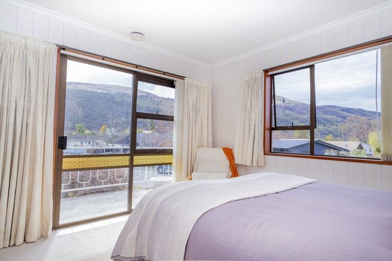 Photo of property in 12 Hood Crescent, Arrowtown, 9302