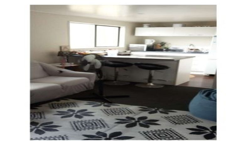 Photo of property in 1/30 Chislehurst Street, Henderson, Auckland, 0612