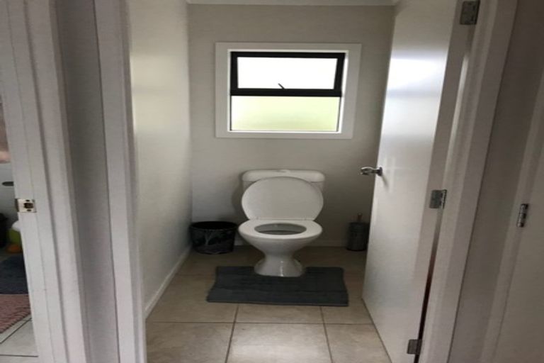 Photo of property in 2/47 Larnoch Road, Henderson, Auckland, 0610