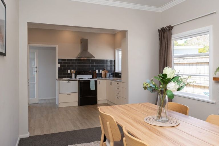 Photo of property in 7b Romney Square, Tawa, Wellington, 5028