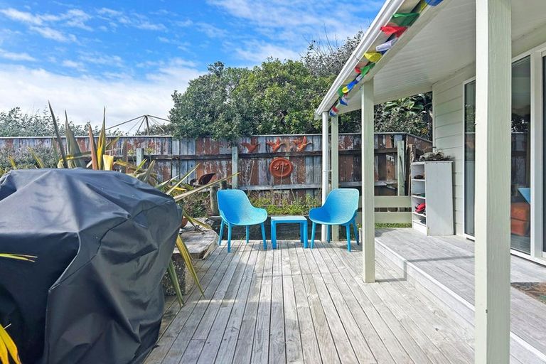 Photo of property in 1a Field Way, Waikanae Beach, Waikanae, 5036