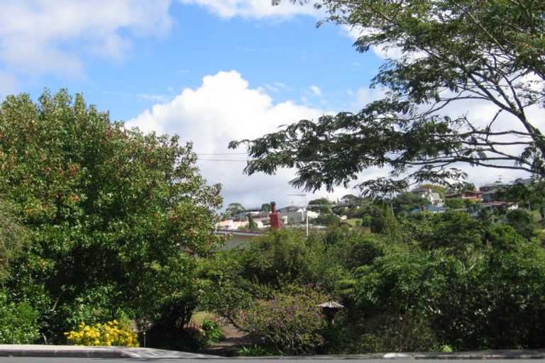 Photo of property in 886 Beach Road, Waiake, Auckland, 0630