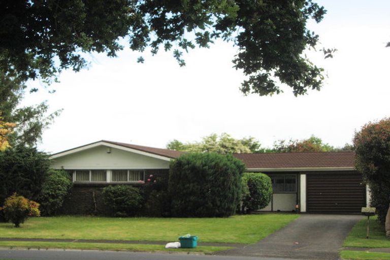 Photo of property in 17 Glengowan Place, Conifer Grove, Takanini, 2112