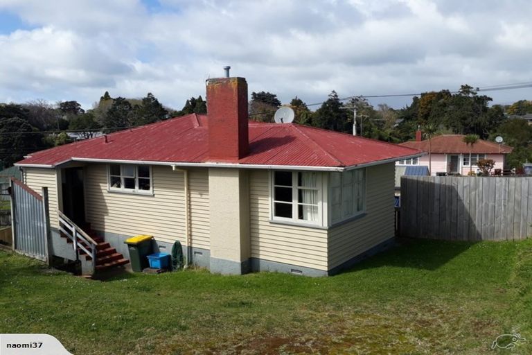 Photo of property in 17 Banks Street, Marfell, New Plymouth, 4310