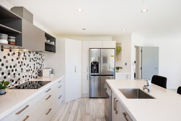 Photo of property in 1 Silicon Way, Fitzherbert, Palmerston North, 4410