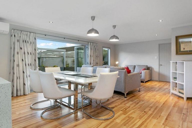 Photo of property in 17 Sheridan Crescent, Leamington, Cambridge, 3432