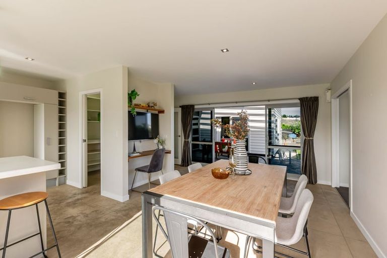 Photo of property in 17 Botany Lane, Whitby, Porirua, 5024