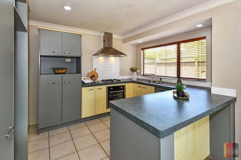 Photo of property in 37 Croftview Road, Wattle Downs, Auckland, 2103