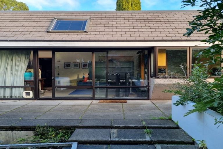 Photo of property in 100 Beachville Road, Redcliffs, Christchurch, 8081