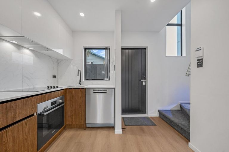 Photo of property in 6/72 Tiraumea Drive, Pakuranga, Auckland, 2010