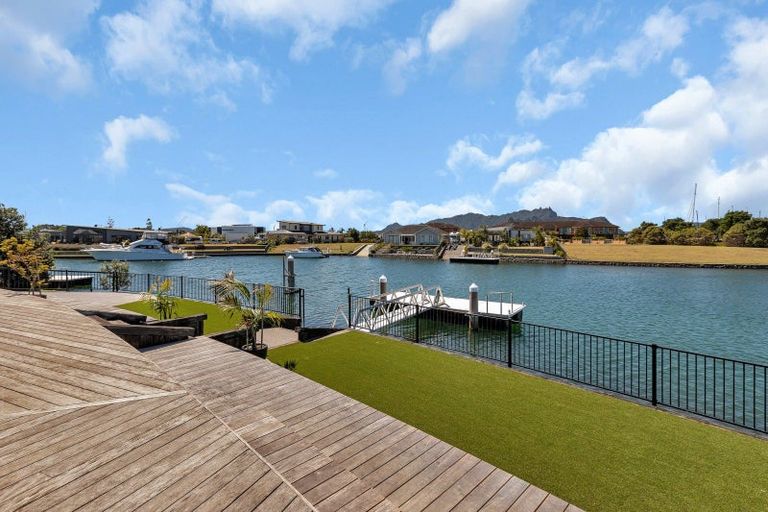 Photo of property in 25 Waitemata Drive, One Tree Point, 0118