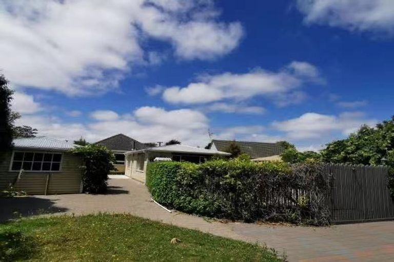 Photo of property in 17 Bateman Avenue, Bryndwr, Christchurch, 8053