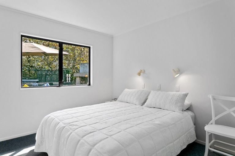 Photo of property in 28 Te Kopua Street, Acacia Bay, Taupo, 3330