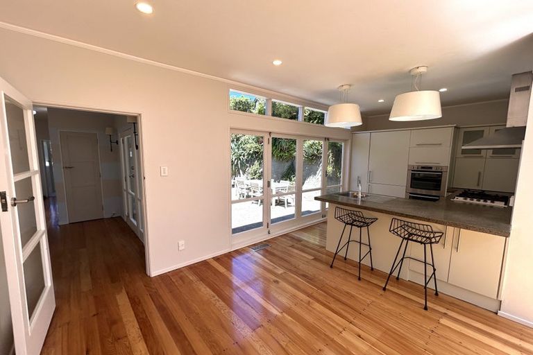 Photo of property in 25 Torwood Road, Khandallah, Wellington, 6035