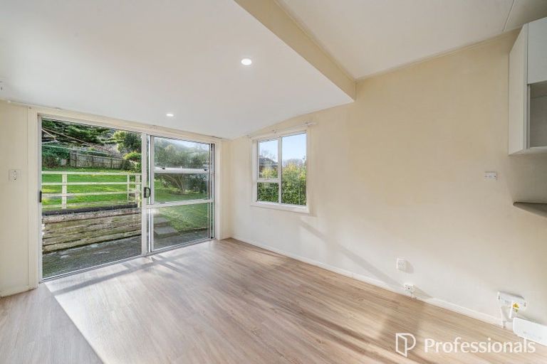 Photo of property in 1 Wakefield Terrace, Tawa, Wellington, 5028