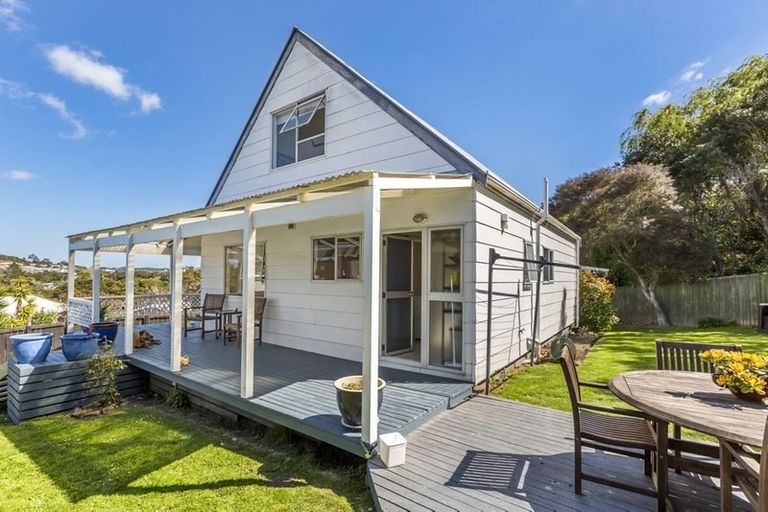 Photo of property in 27 Springtime Crescent, Stanmore Bay, Whangaparaoa, 0932