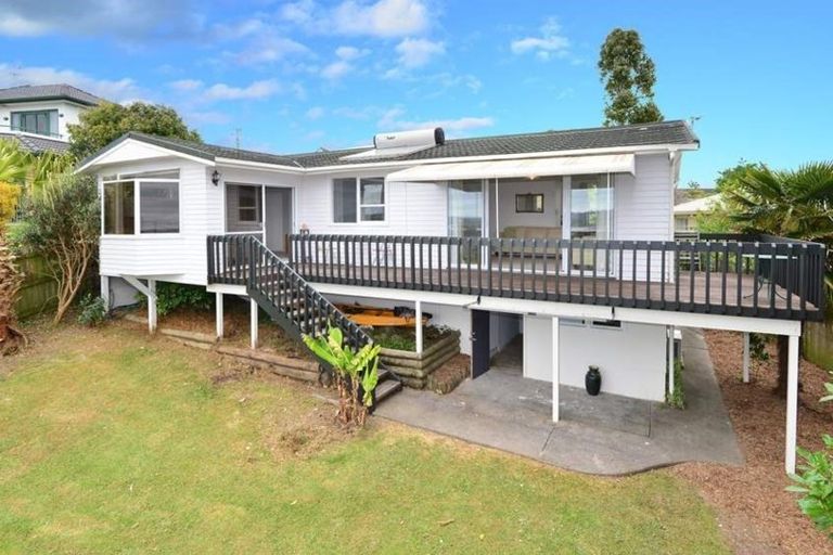 Photo of property in 82 Luckens Road, West Harbour, Auckland, 0618