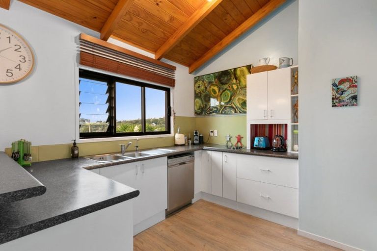 Photo of property in 122 Tuna Place, Onemana, Whangamata, 3691