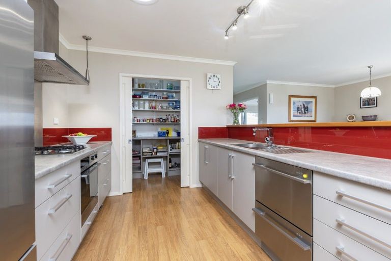 Photo of property in 15 Gavinike Place, Waimauku, 0812