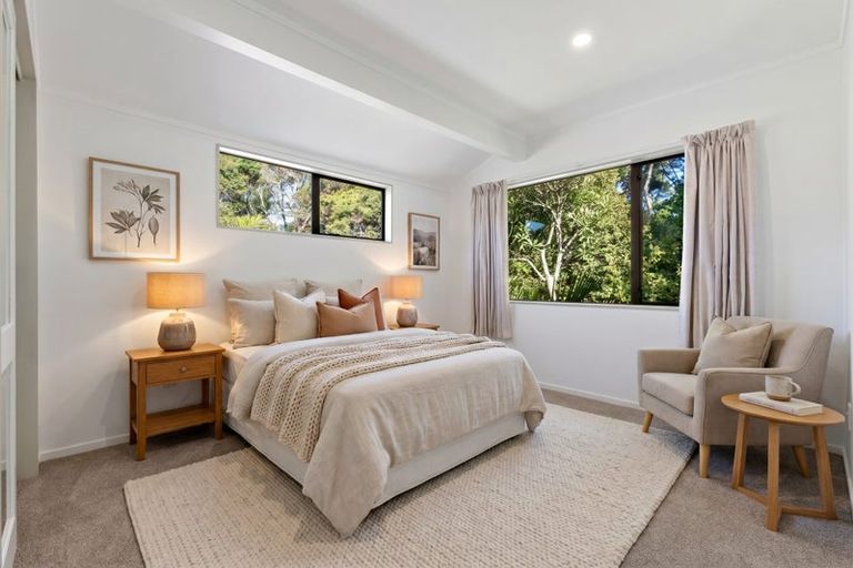 Photo of property in 2/18 Fernwood Grove, Bayview, Auckland, 0629
