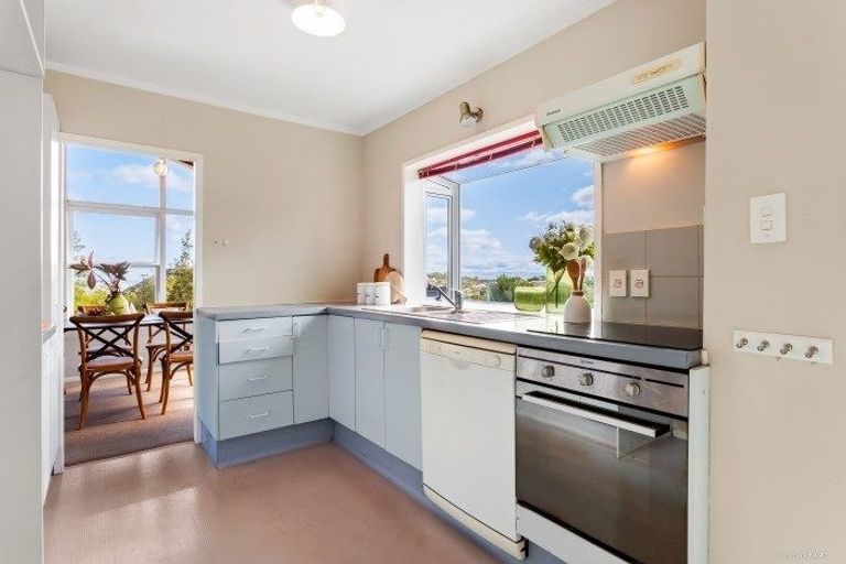 Photo of property in 7 Chelsea View Drive, Chatswood, Auckland, 0626