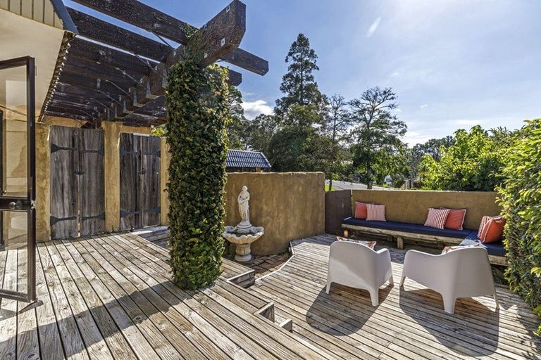 Photo of property in 4 Saddleback Rise, Murrays Bay, Auckland, 0630