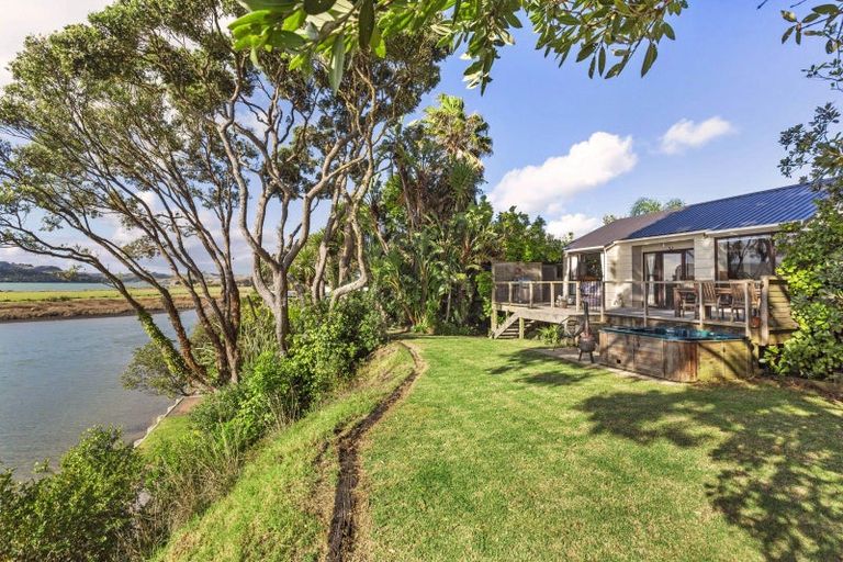 Photo of property in 33 Nihinihi Avenue, Raglan, 3225