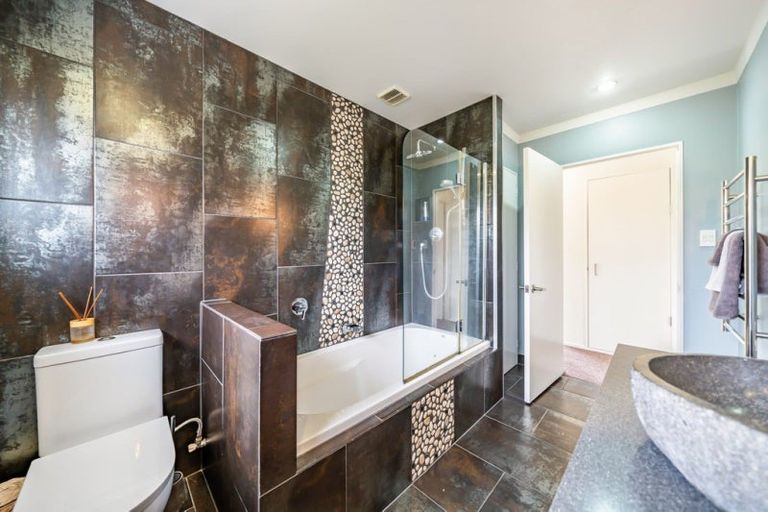 Photo of property in 20a Raroa Place, Pukerua Bay, 5026